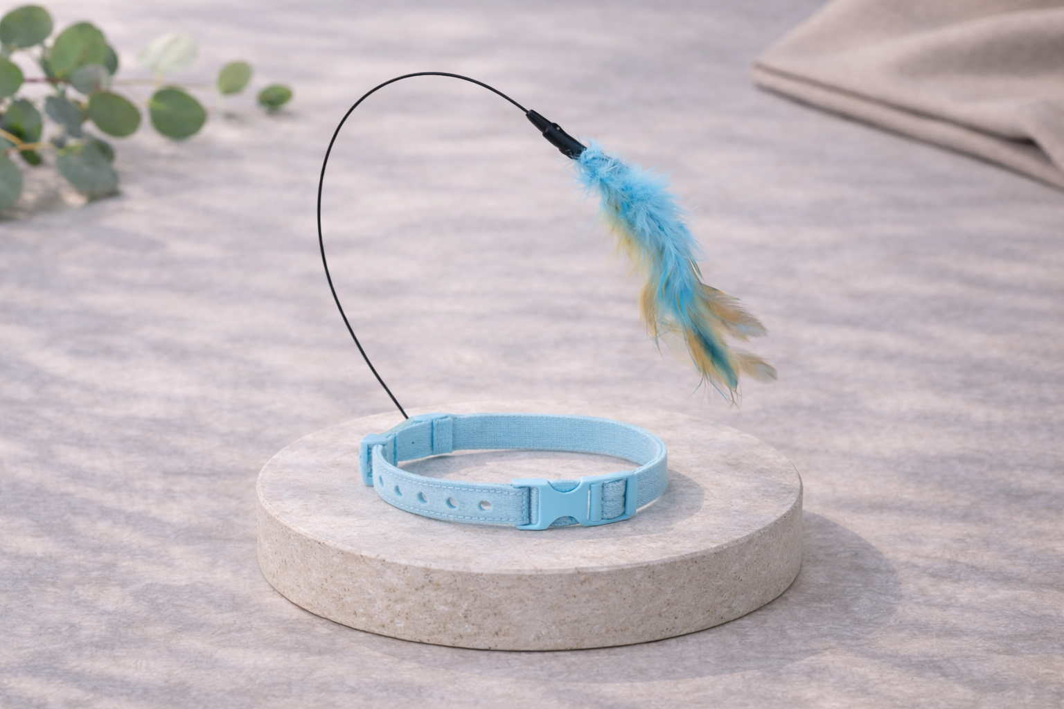 FeatherPlay Self-Entertainment Collar